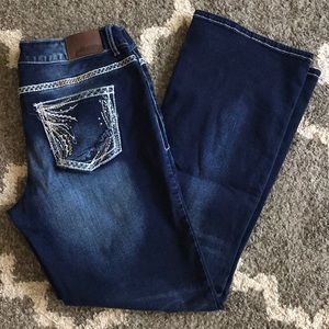 Maurices Jeans - 11/12 short jeans EUC Maurices Jeans - 11/12 short jeans EUC